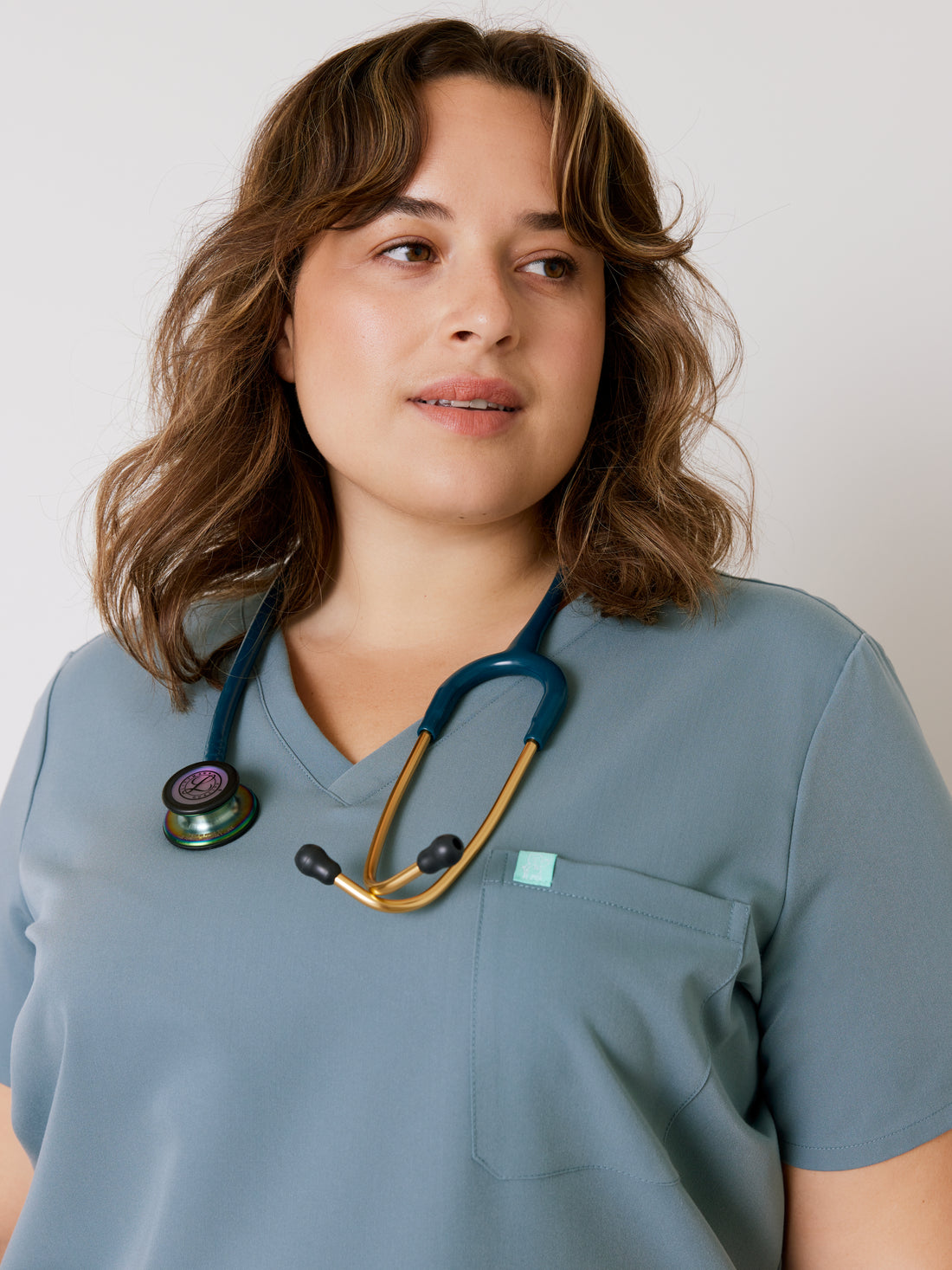 GABRIELLE RE-GARDE™ - GRIS OCÉAN - One Pocket Scrub Top - SILVADUR™ - Final Sale||GABRIELLE RE-GARDE™ - GRIS OCÉAN - Haut Une Poche - SILVADUR™ - Vente Finale