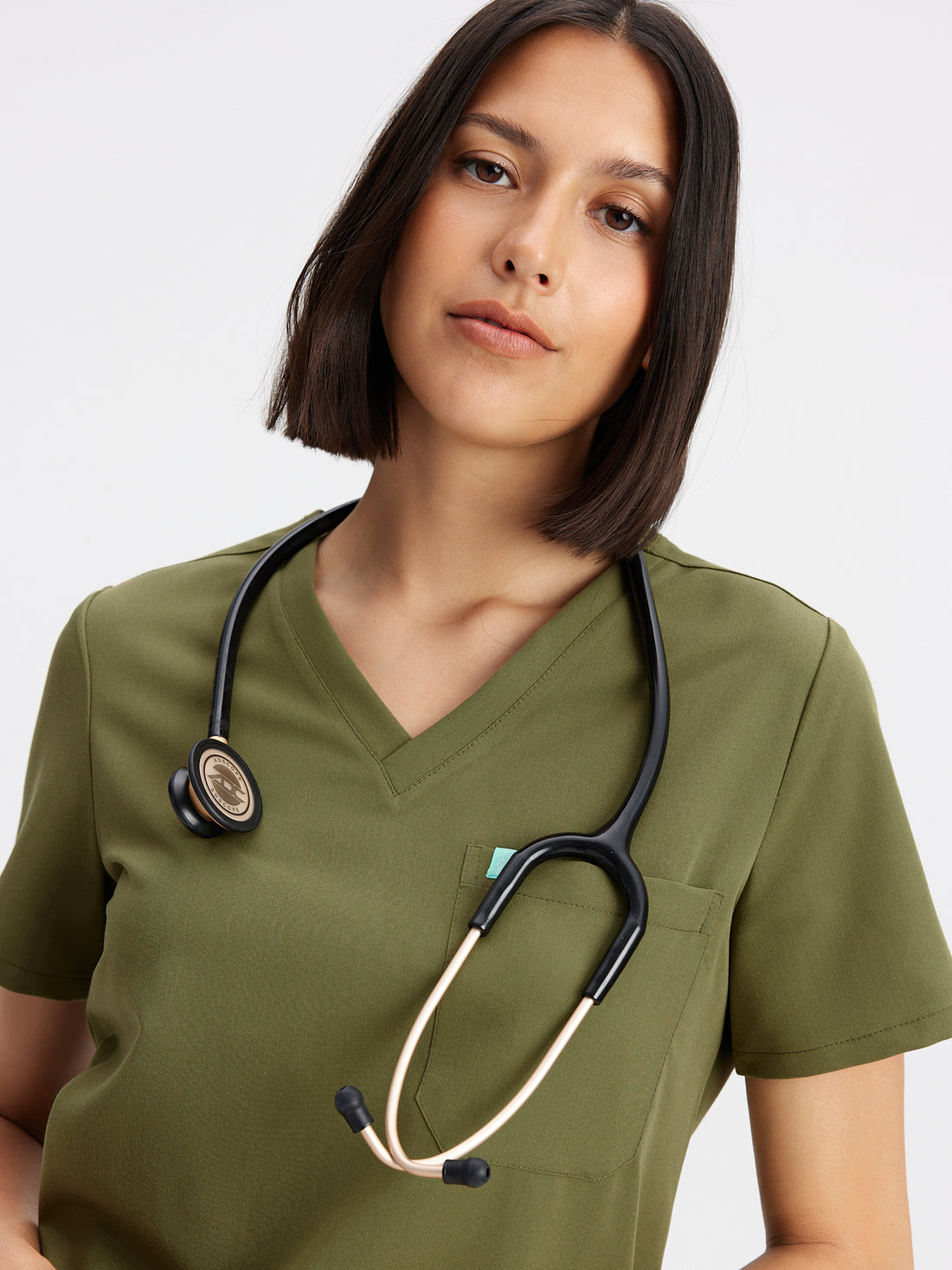 GABRIELLE RE-GARDE™ - OLIVE - One Pocket Scrub Top - Final Sale||GABRIELLE RE-GARDE™ - OLIVE - Haut Une Poche - Vente Finale