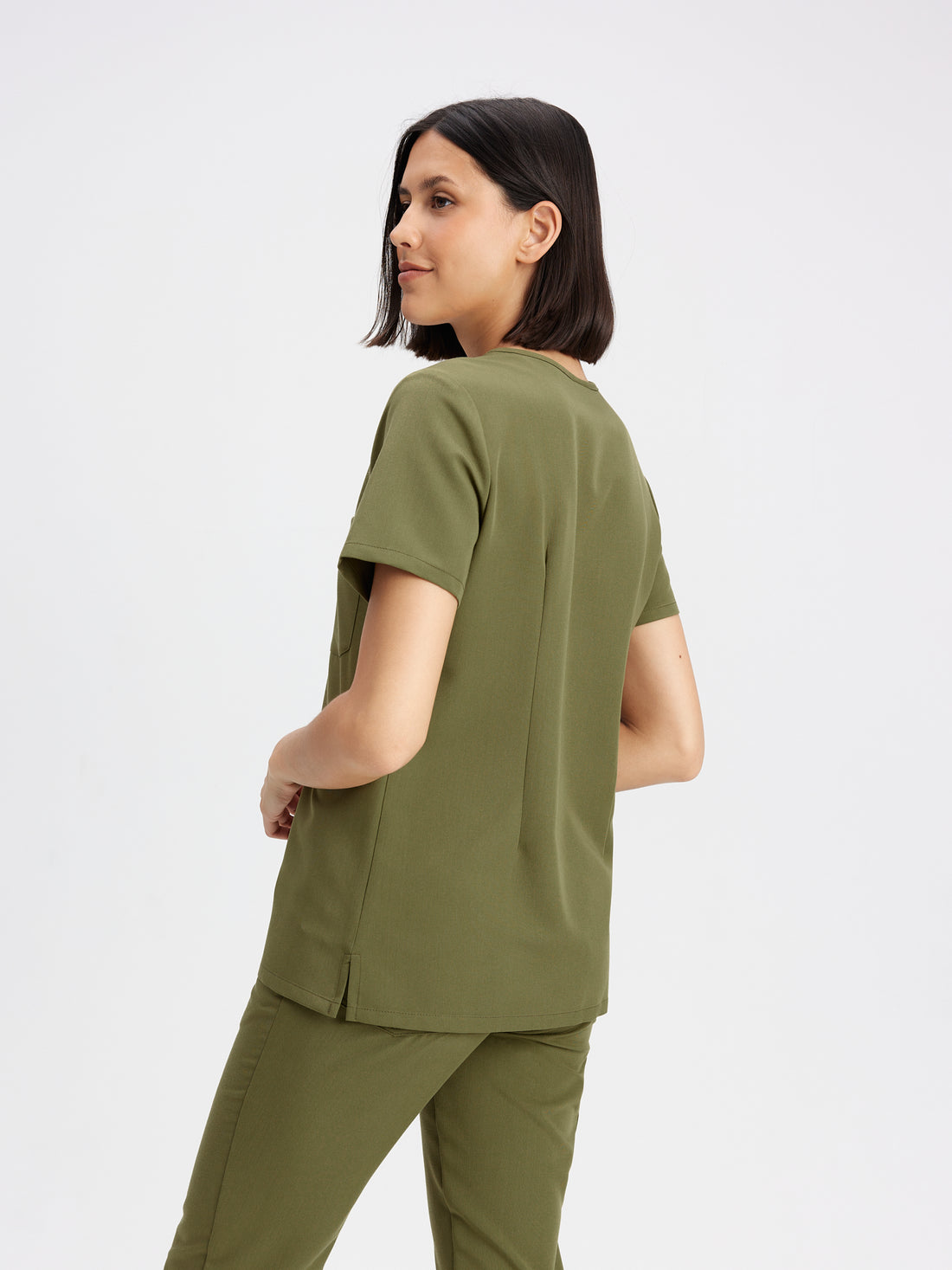 GABRIELLE RE-GARDE™ - OLIVE - One Pocket Scrub Top - Final Sale||GABRIELLE RE-GARDE™ - OLIVE - Haut Une Poche - Vente Finale
