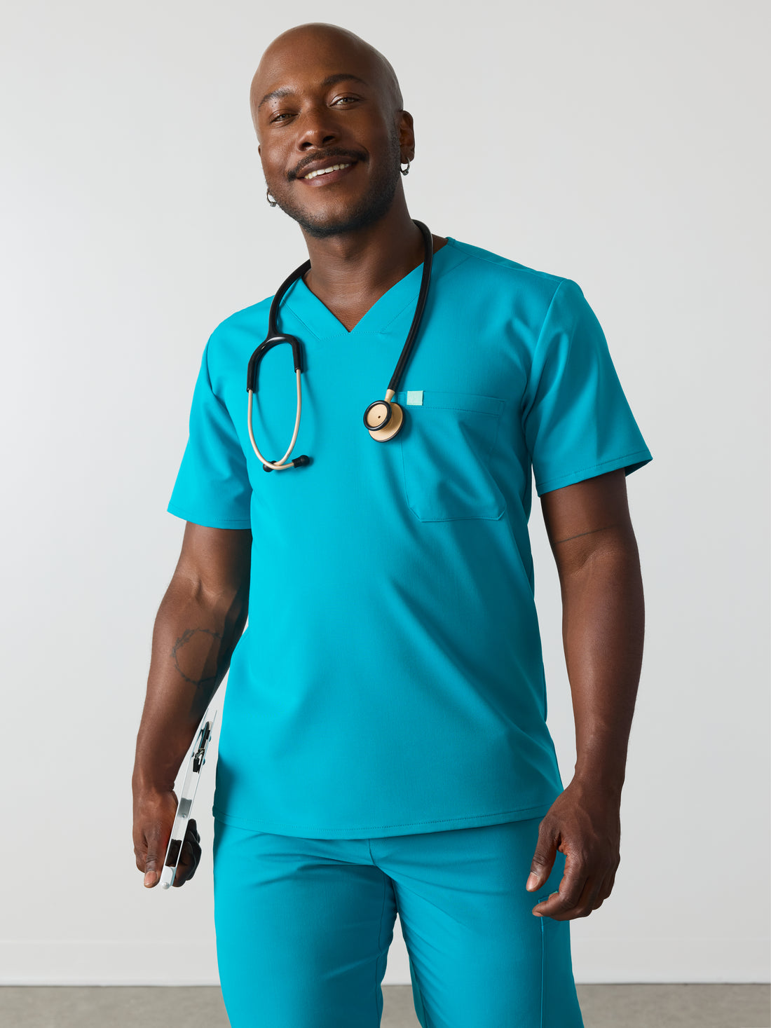 LOGAN RE-GARDE™ - PARADISE BLUE - One Pocket Men's Scrub Top - SILVADUR™