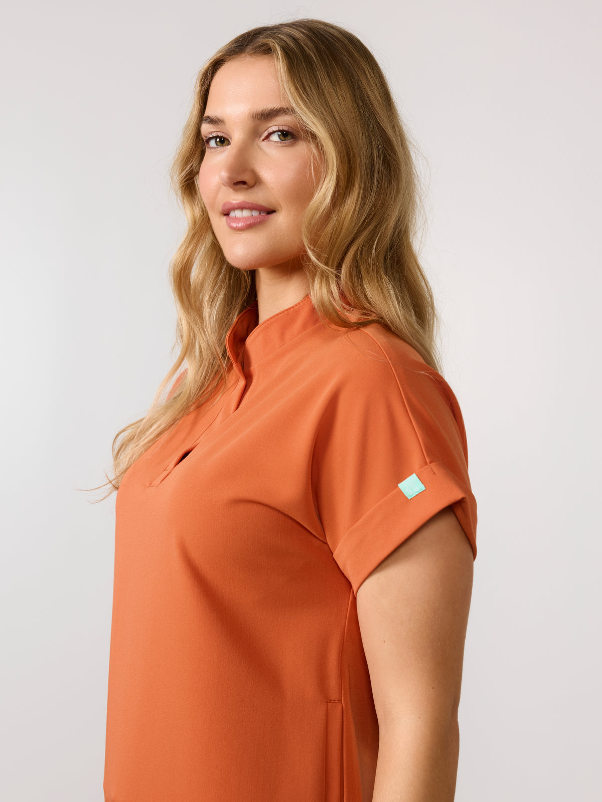CHARLIE RE-GARDE™ - CRÈME BRÛLÉE - Mandarine Collar Scrub Top - SILVADUR™