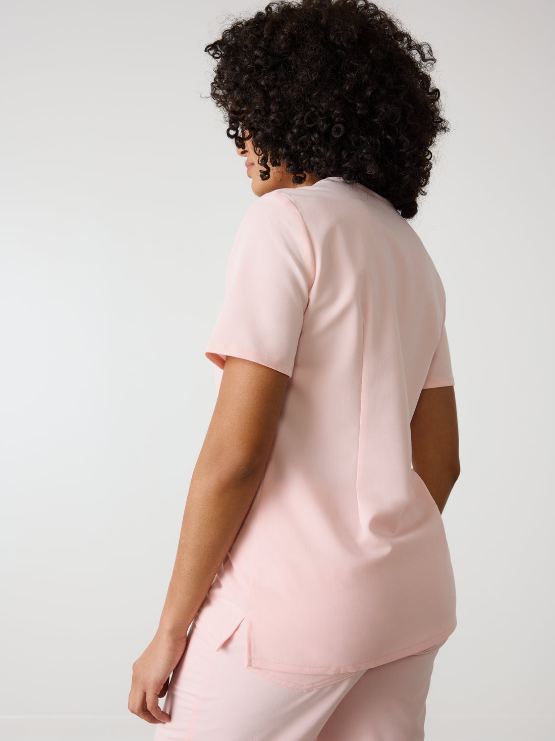 LIV RE-GARDE™ - ROSE QUARTZ - Three Pockets Scrub Top - SILVADUR™