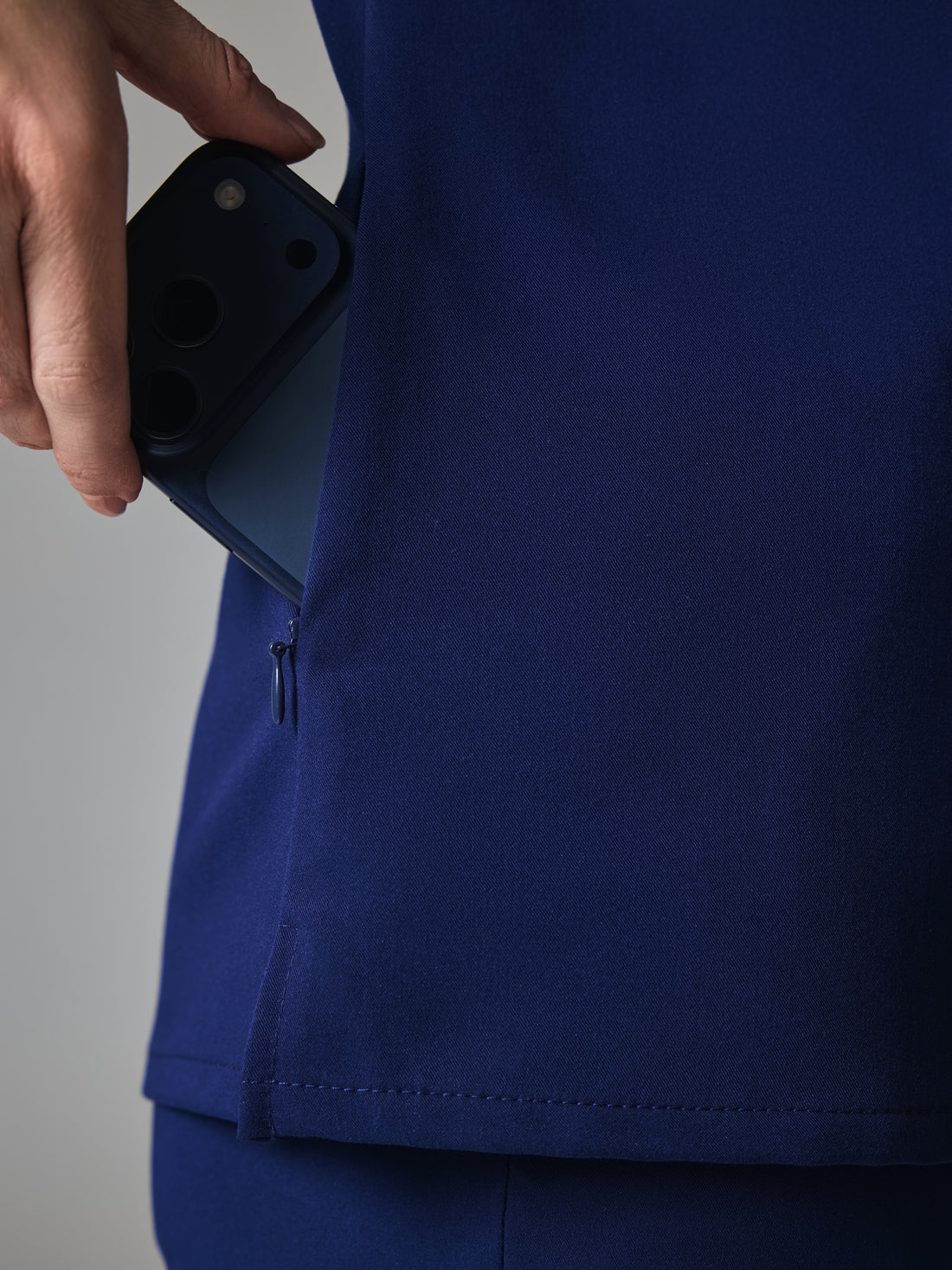 SOFIA GARDE™ - MODERN NAVY - Six Pockets Scrub Top - SILVADUR™