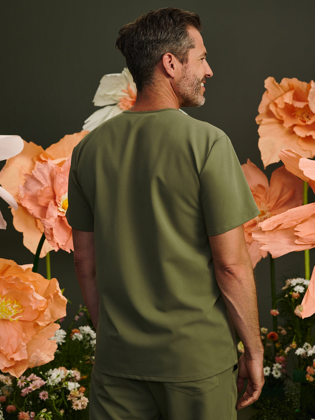 LOGAN RE-GARDE™ - OLIVE BLOOM - One Pocket Men's Scrub Top - SILVADUR™