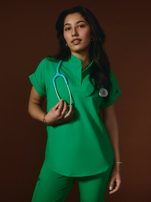 CHARLIE RE-GARDE™ - G-M x PONY GREEN - Mandarine Collar Scrub Top - SILVADUR™